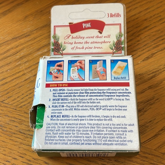 7 Plug Ins 3 Refill Packs- 5 Sugarplum Dream, 1 Pine, 1 Apple Cinnamon - Picture 3 of 15